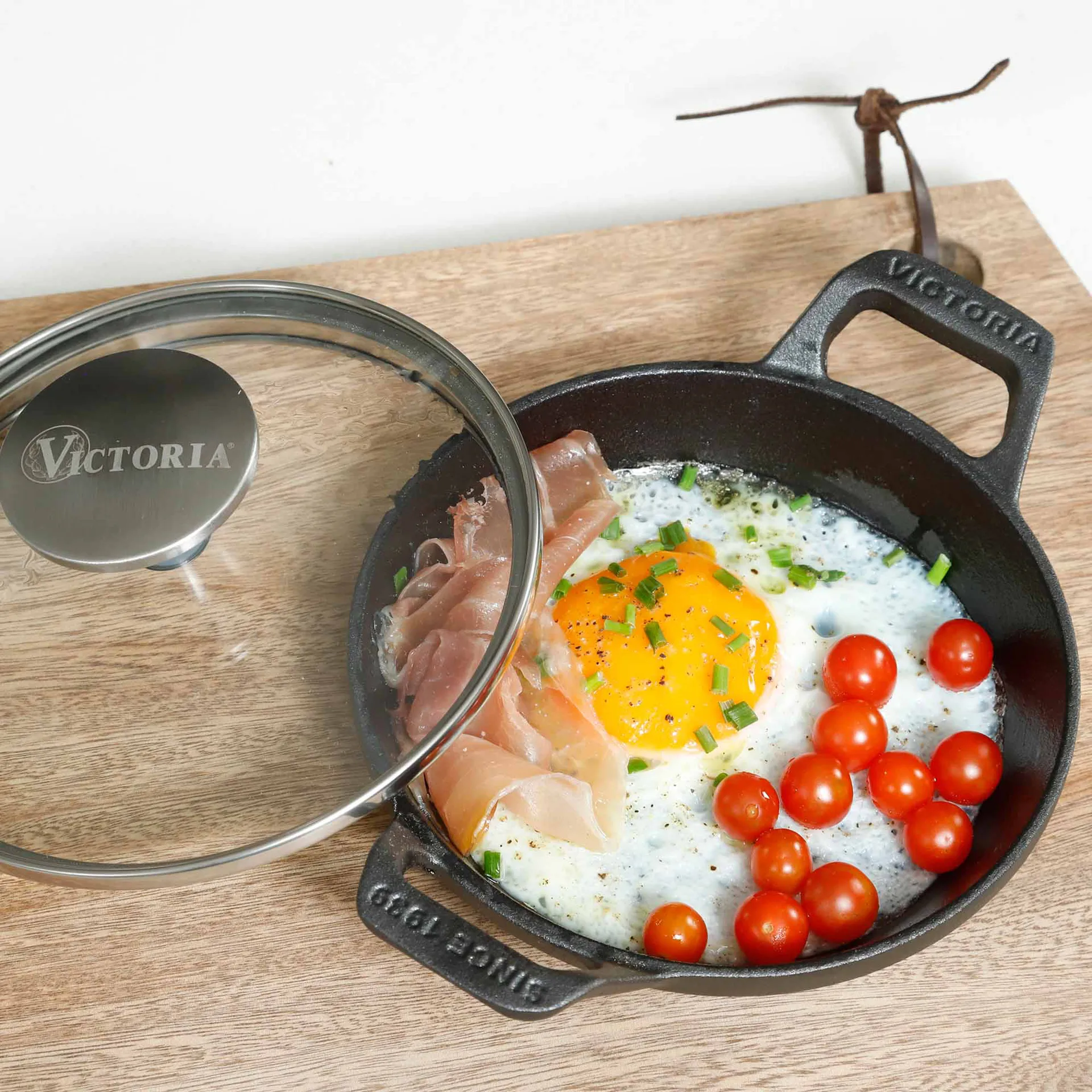 Mini okrągły garnek z pokrywką szklaną, emaliowany żeliwny, Ø14 cm Victoria