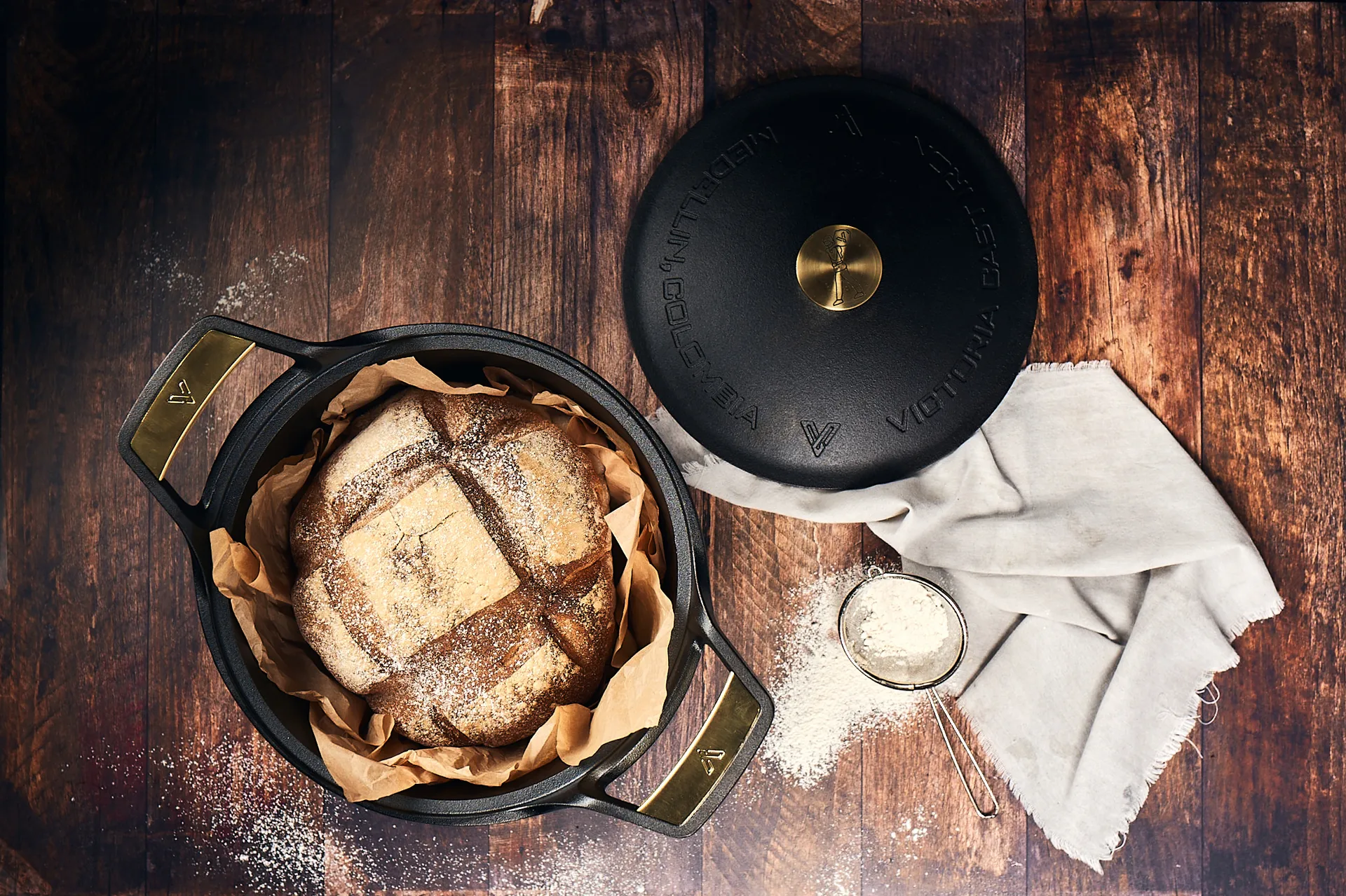 Żeliwny garnek Signature z pokrywką 5,5 l, Czarny Victoria