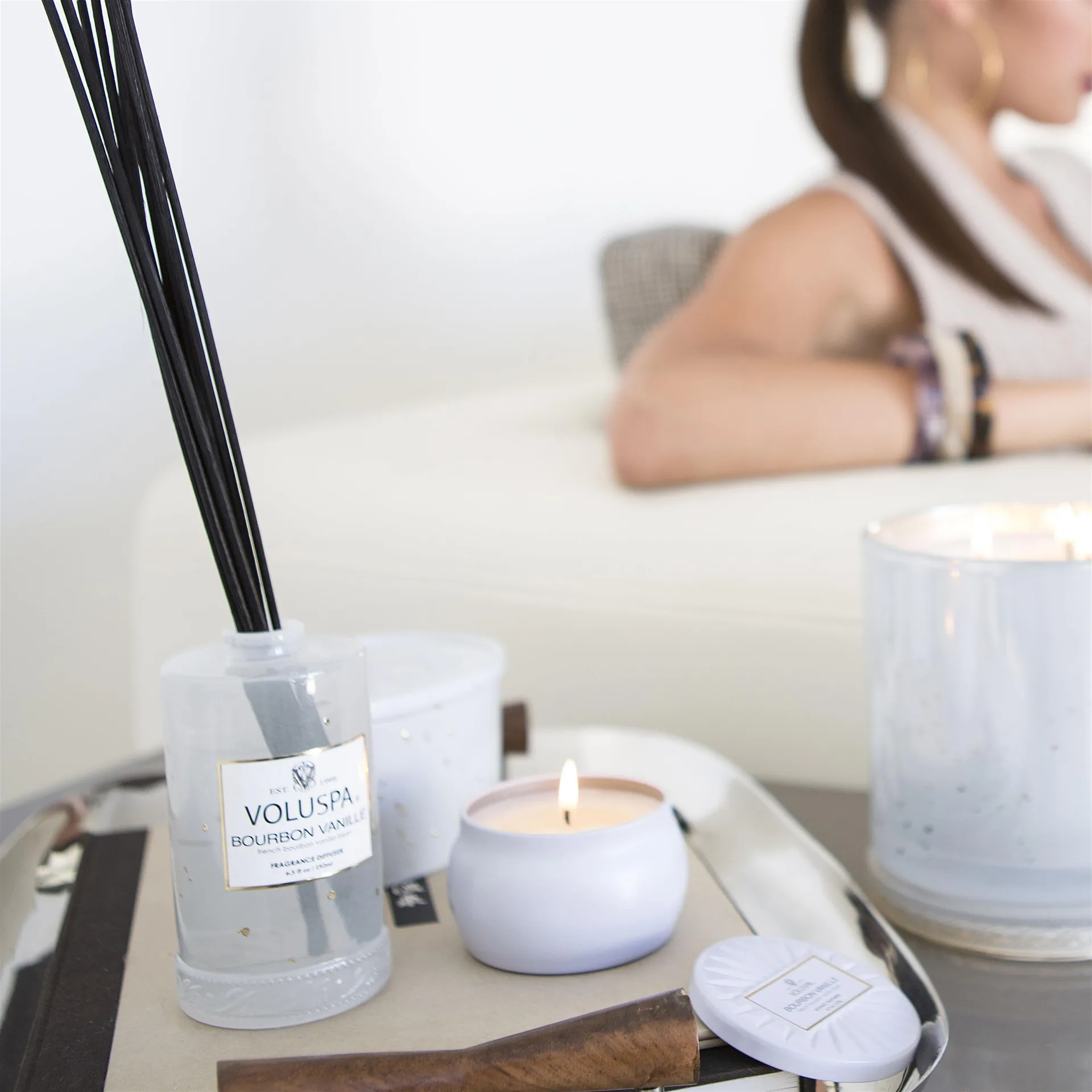 Dekoracyjna świeca blaszana 25 godz., Bourbon Vanille Voluspa