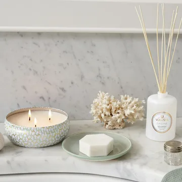 Maison Blanc 3-wick Tin świeca zapachowa 40 godz. - Laguna - Voluspa