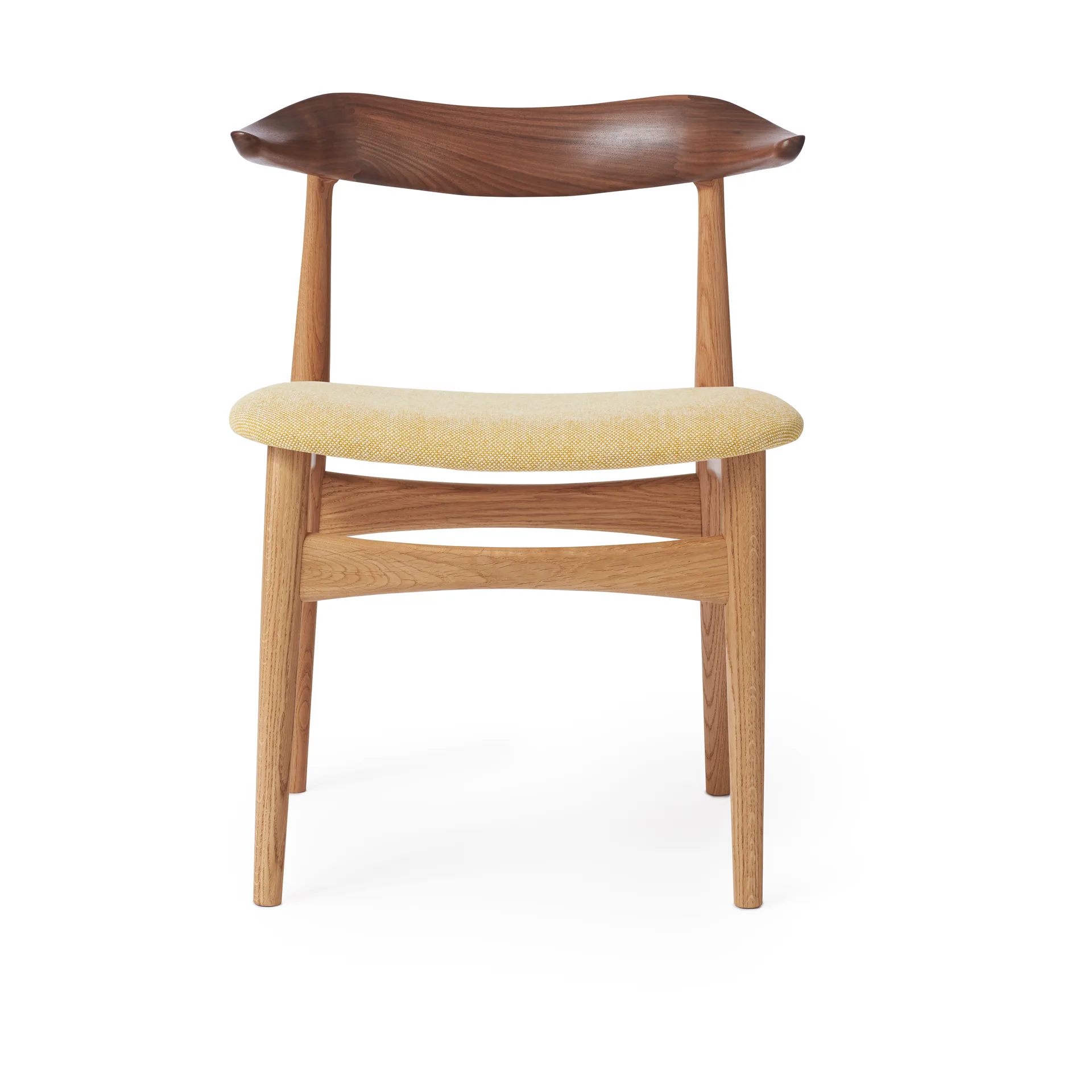 Cow Horn krzesło, tkanina vanilla, podstawa dąb biały olejowany, oparcie orzecha włoskiego Warm Nordic