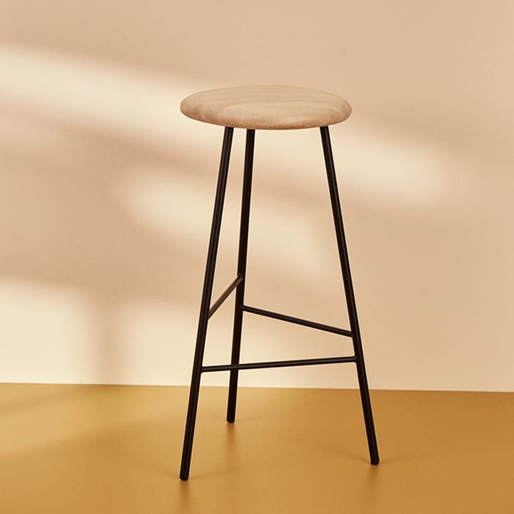 Pebble krzesło barowe - dąb palony, wys.65, stojak czarny - Warm Nordic