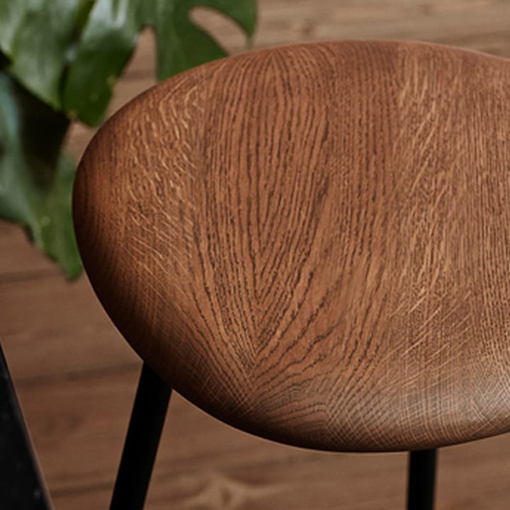 Pebble krzesło barowe - olej jesionowy, wys.65, stojak biały - Warm Nordic