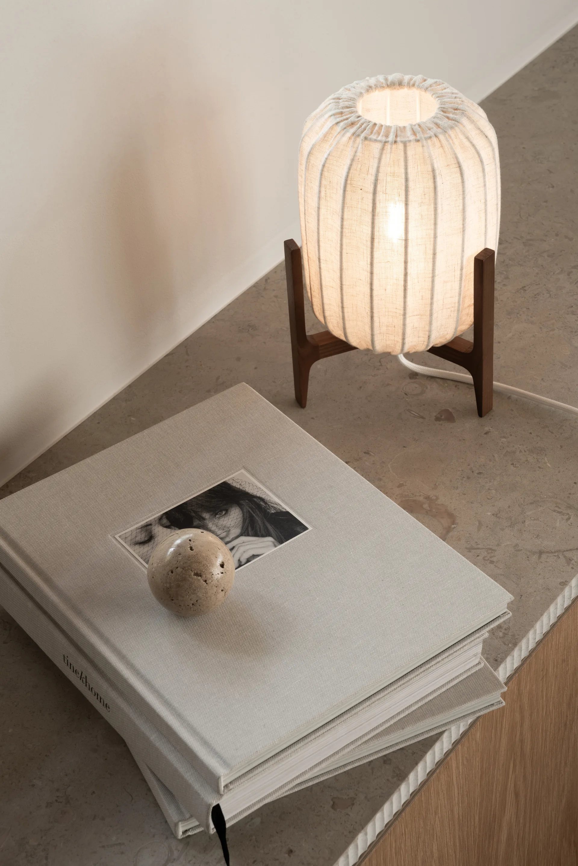 Lampa stołowa Prisma, Dark ash-Natural, Mini Ø16x24,3 cm Watt & Veke