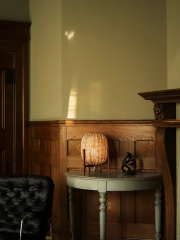 Prisma lampa stołowa - Dark ash-Honeysuckle beige, Ø27x42 cm - Watt & Veke