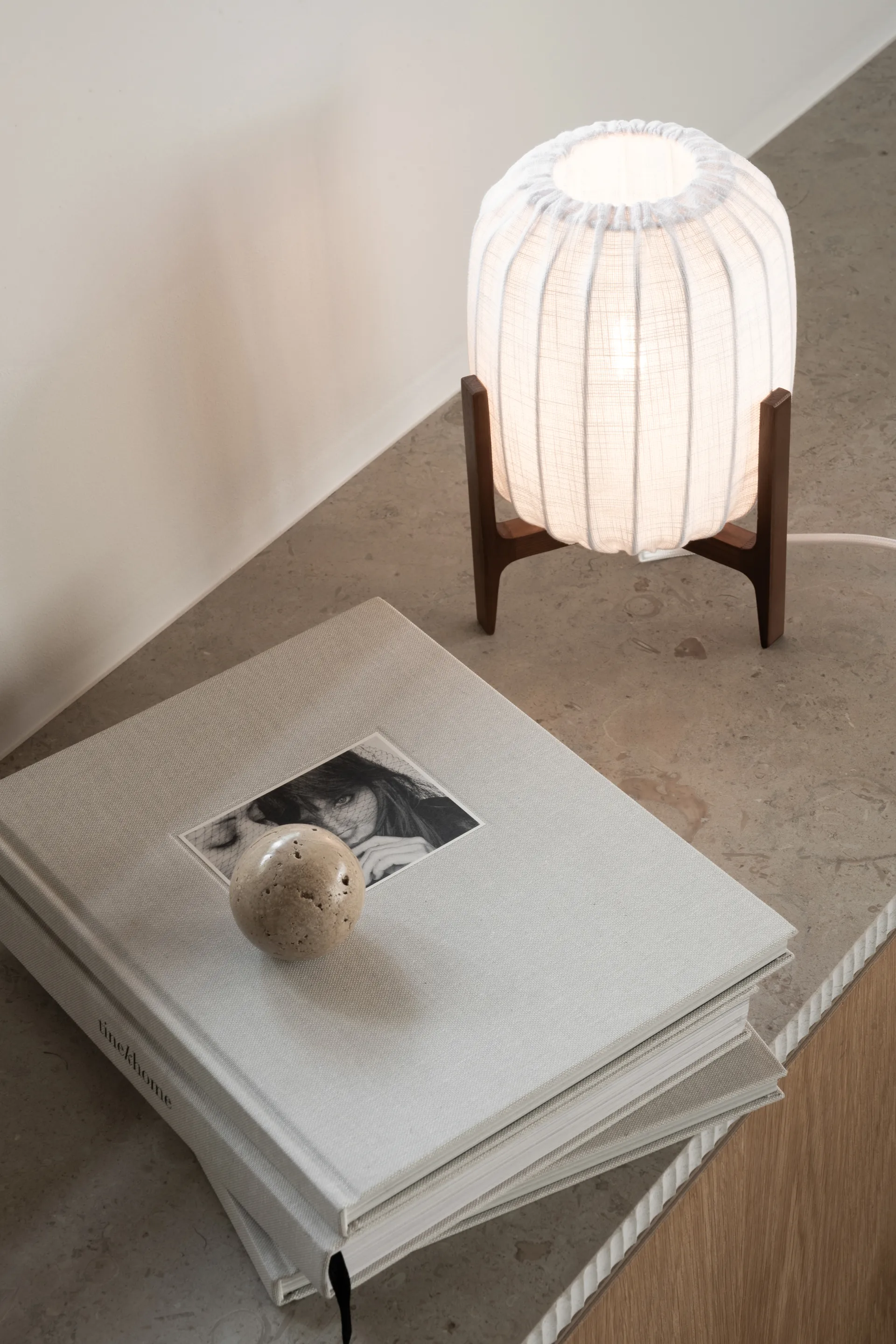 Prisma lampa stołowa, Dark ash-White, Mini Ø16x24,3 cm Watt & Veke