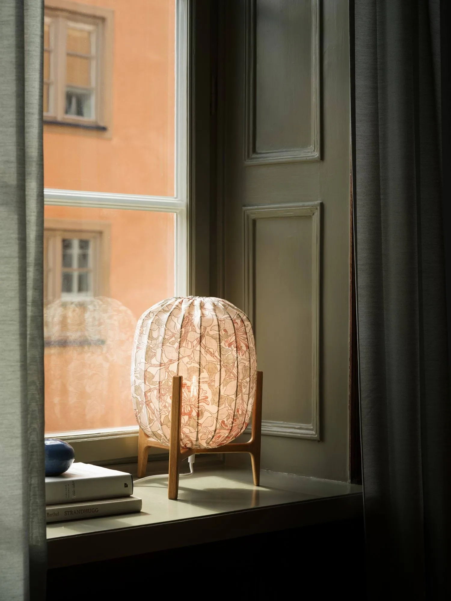 Prisma lampa stołowa, Oak-Honeysuckle blush, Ø27x42 cm Watt & Veke