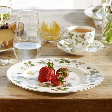 Filiżanka do herbaty Wild Strawberry - 150 ml - Wedgwood