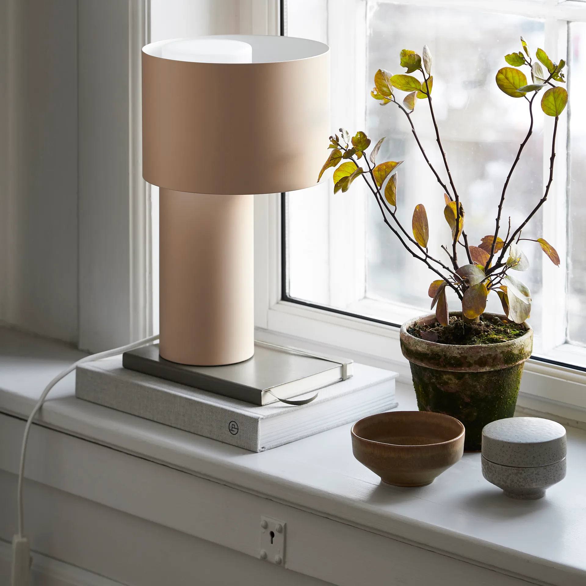 Lampa stołowa Tangent, piaskowy Woud