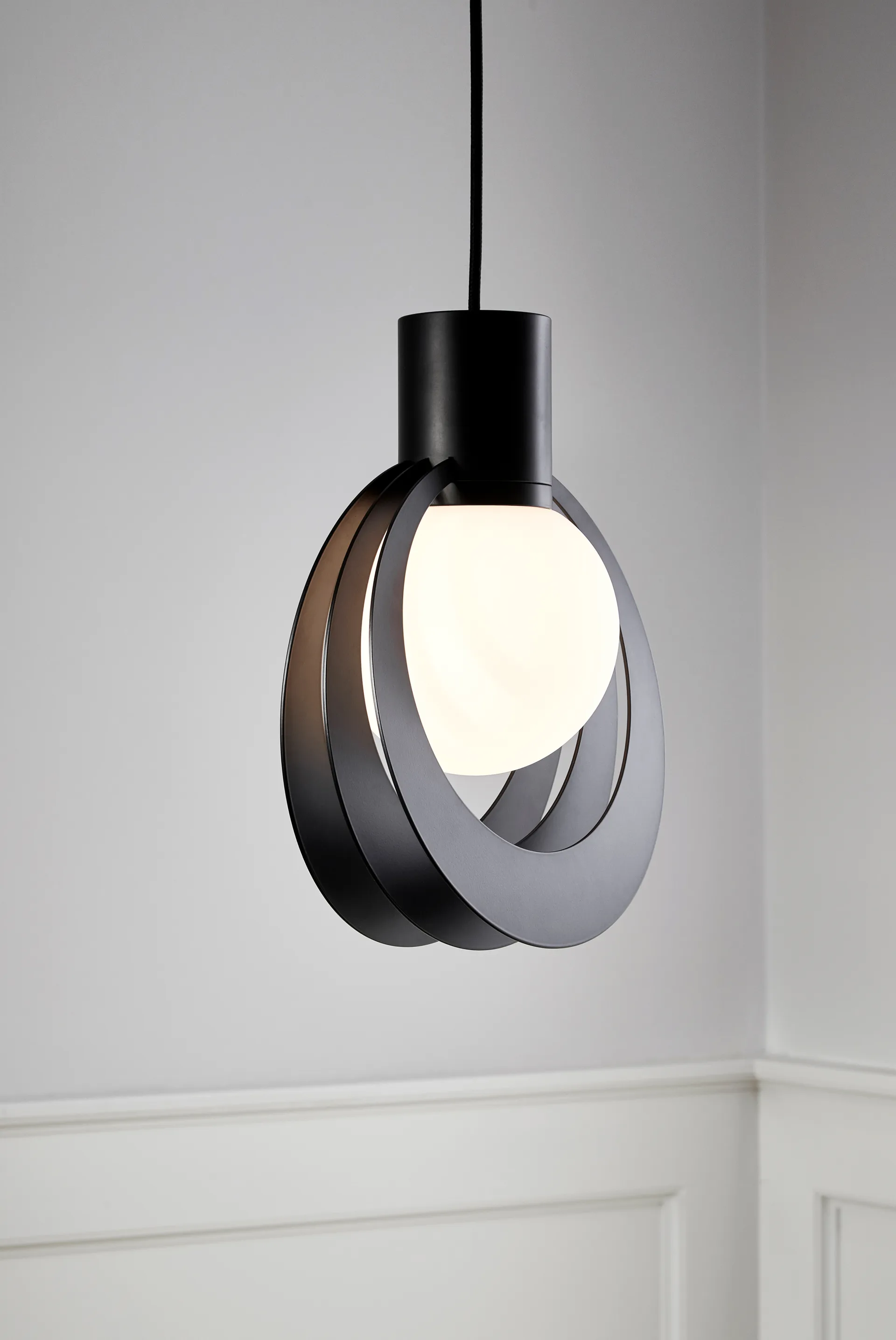 Lampa wisząca Lunar medium, Black Woud