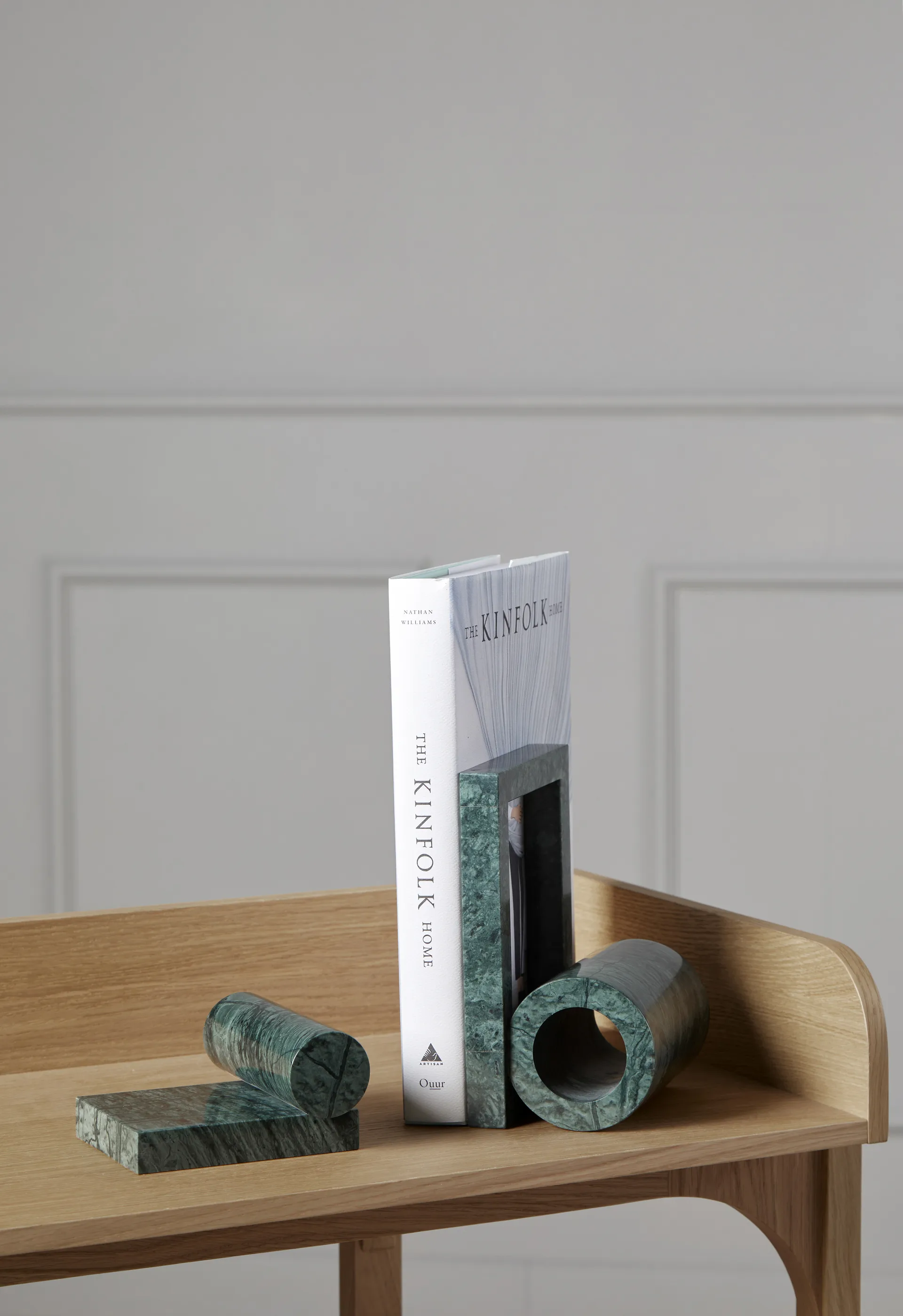 Marmurowa podpórka na książki Booknd, Zielony Woud