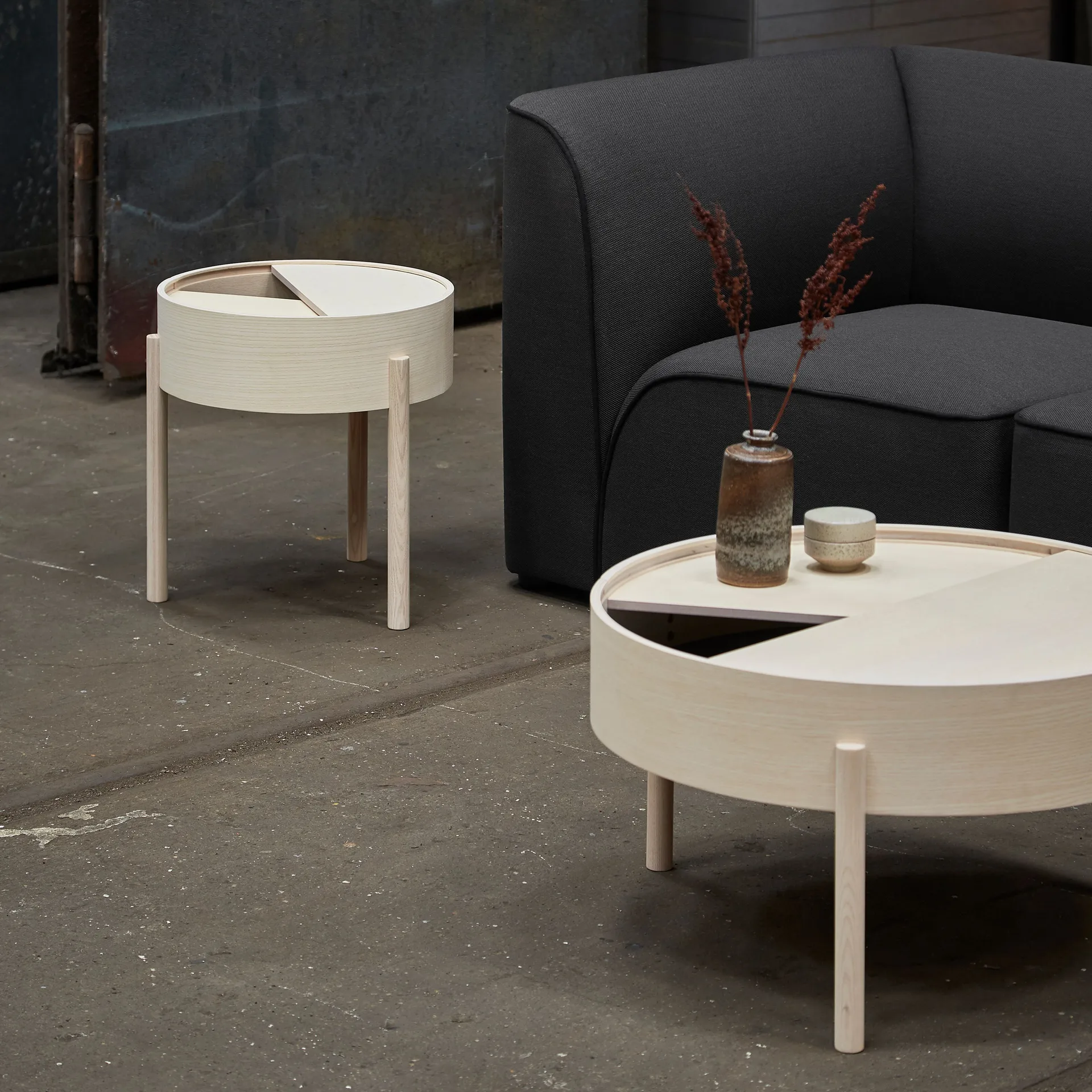 Stolik kawowy Arc Ø66 cm, dąb barwiony na biało Woud