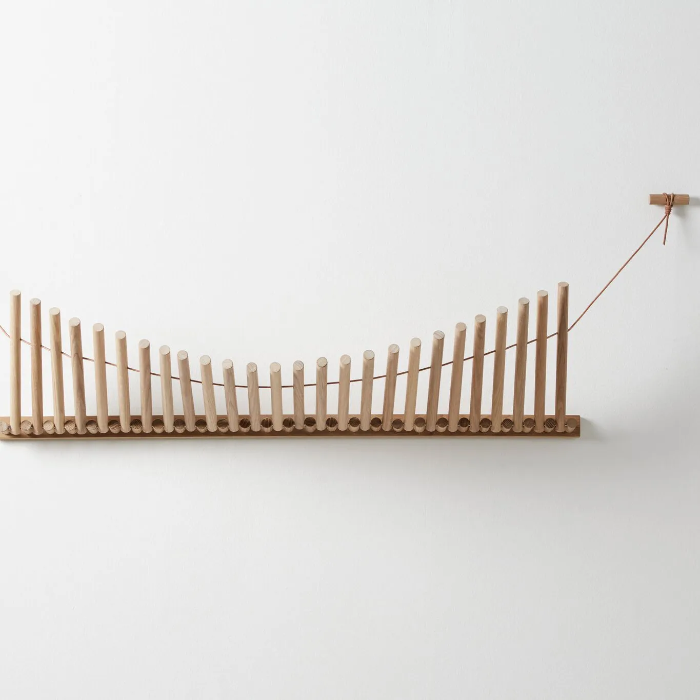 Wieszak na ubrania Knaegt, dąb z białą pigmentacją Woud