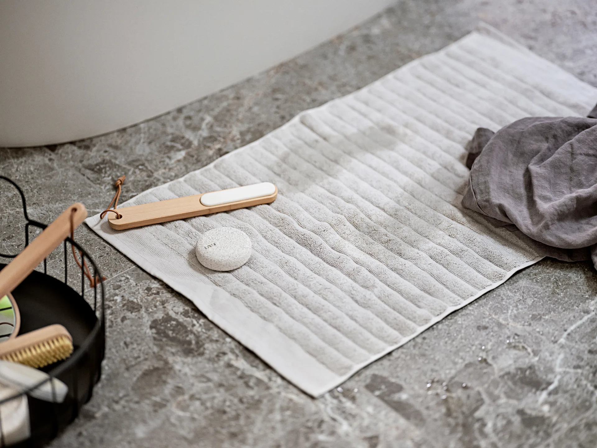 Dywanik łazienkowy Inu 50x80 cm, Biały Zone Denmark