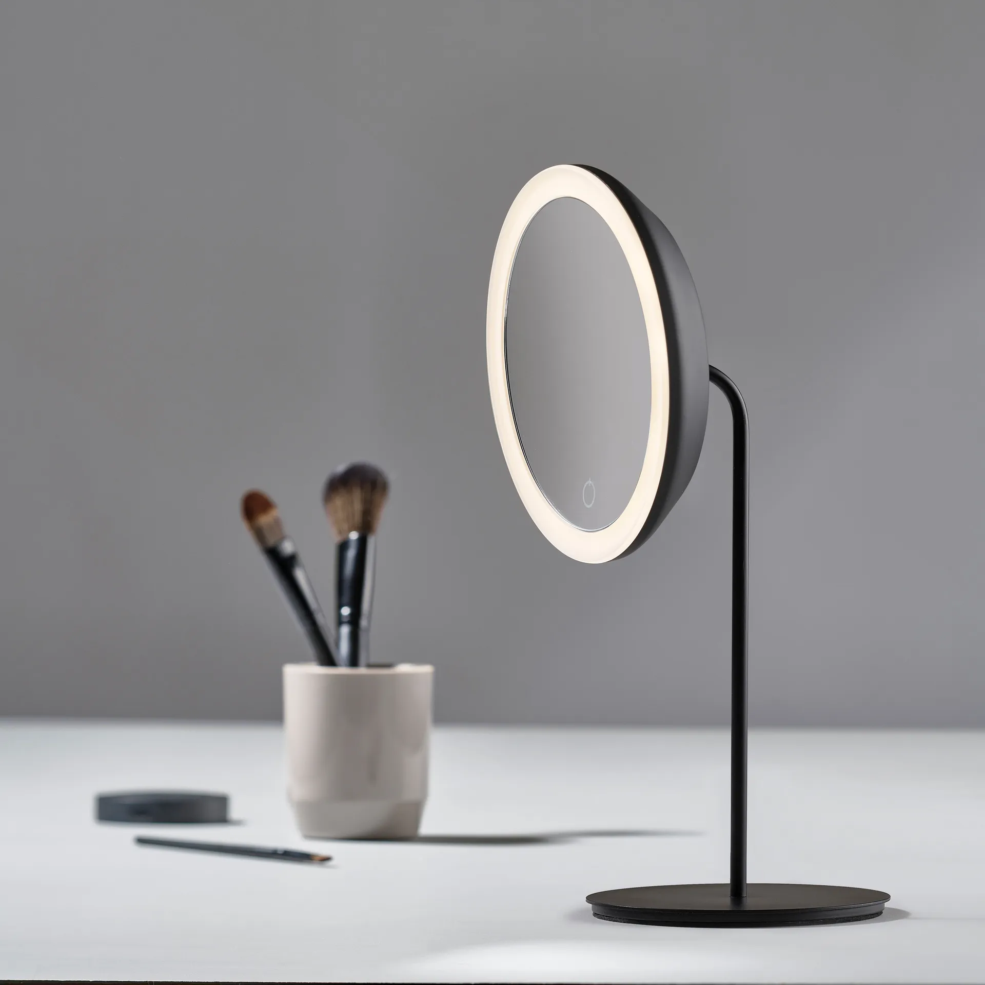 Lustro stołowe Zone o 5-krotnym powiększeniu, Black Zone Denmark