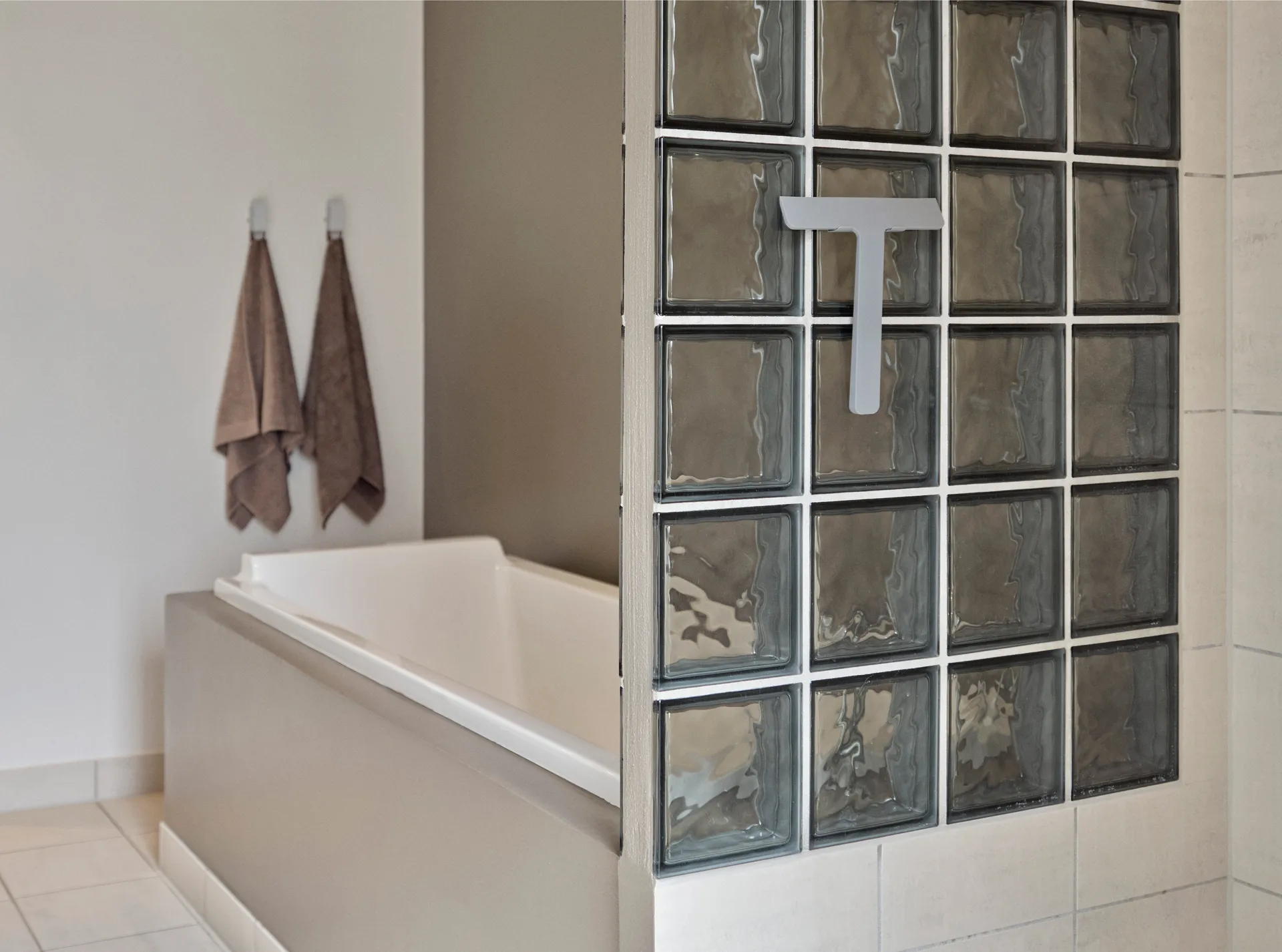 Skrobak do szyb Ume z uchwytem, Soft Grey Zone Denmark