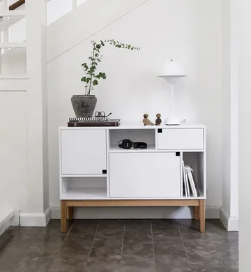 Citti 6x3 gabinet - White, stojak w kolorze dąb matowy lakier - Zweed