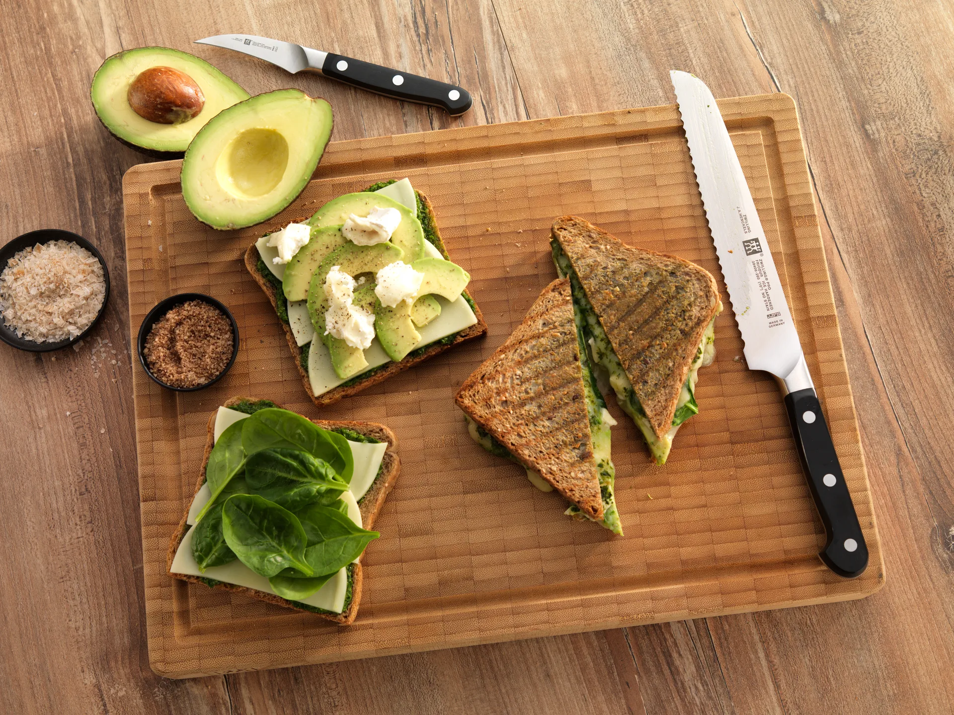 Zwilling Pro ząbkowany nóż uniwersalny 13 cm, Czarny-nierdzewna stal Zwilling